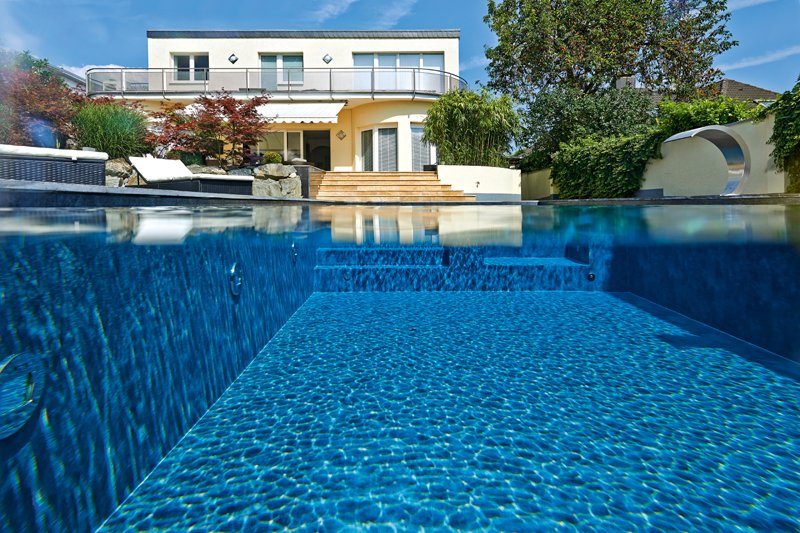 Swimmingpool mit täuschend echter Folienauskleidung