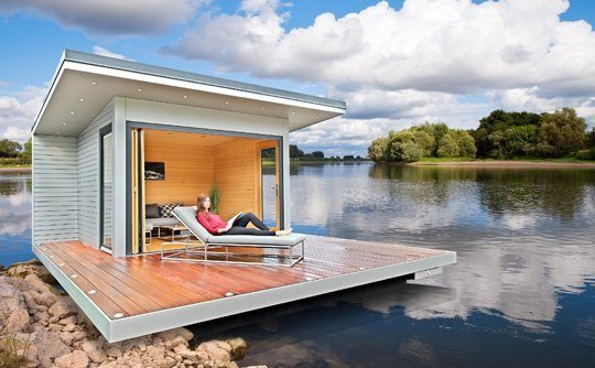 Wellness und Wohlfühlen im Gartenhaus "Skydeck". Foto: Blockhausbau Hummel