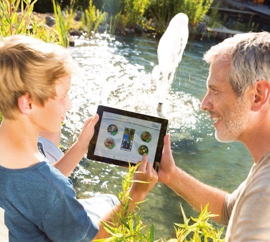 Wassergärten lassen sich heutzutage auch digital steuern. Foto: Oase