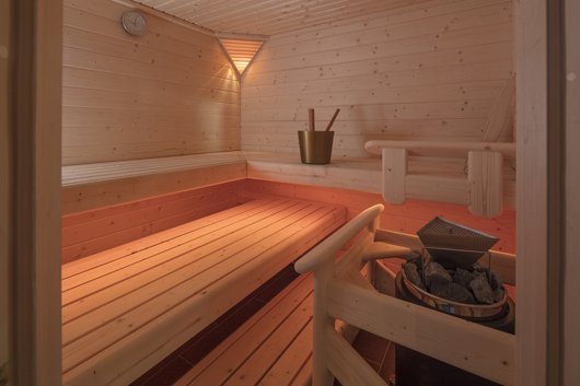 Blockbohlensauna von B+S Finnland-Sauna