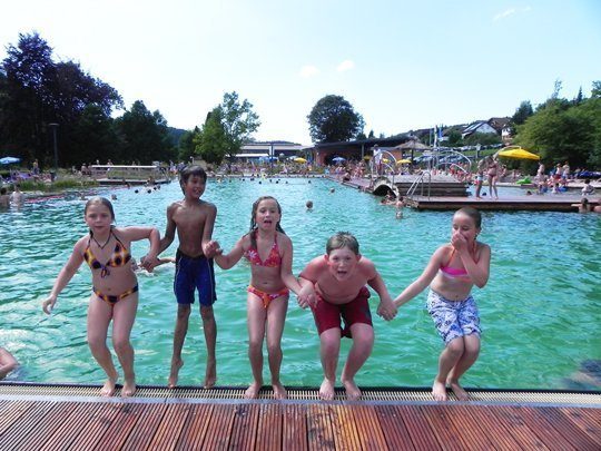 Das Naturerlebnisbad in Glatten im Schwarzwald macht Spaß. Foto: Wasserwerkstatt Bamberg