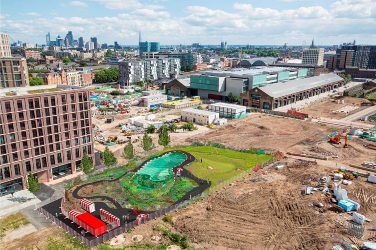 Urban Swim in London: Öffentlicher Schwimmteich, gebaut von Biotop Landschaftsgestaltung. Foto: John Sturrock