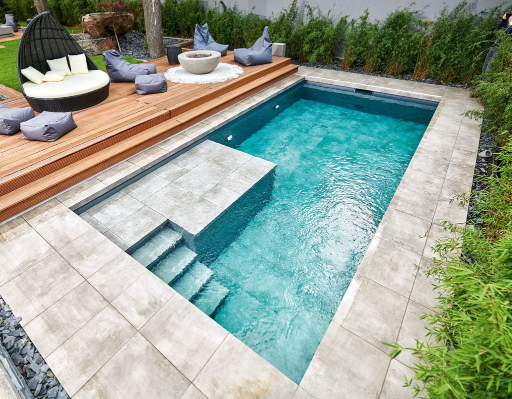 Bei dieser Variante eines Styroporpools von Hobby Pool wurde der Beckenumgang und -boden mit Ceramic ausgekleidet. Foto: Tom Philippi