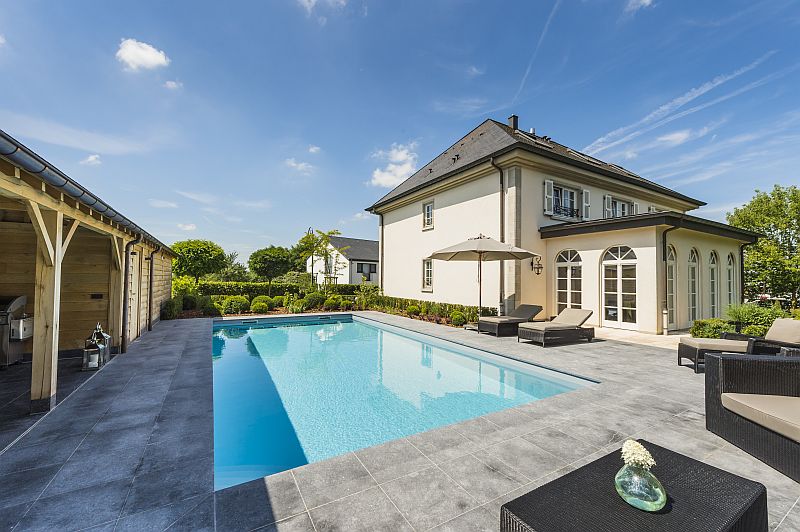 Aquadeluxe Pool Niveko