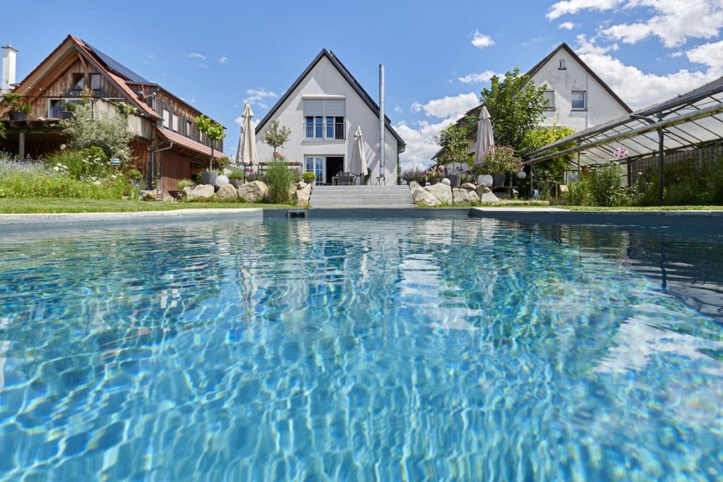 Poolbeschichtung_karabikflair im heimischen Garten