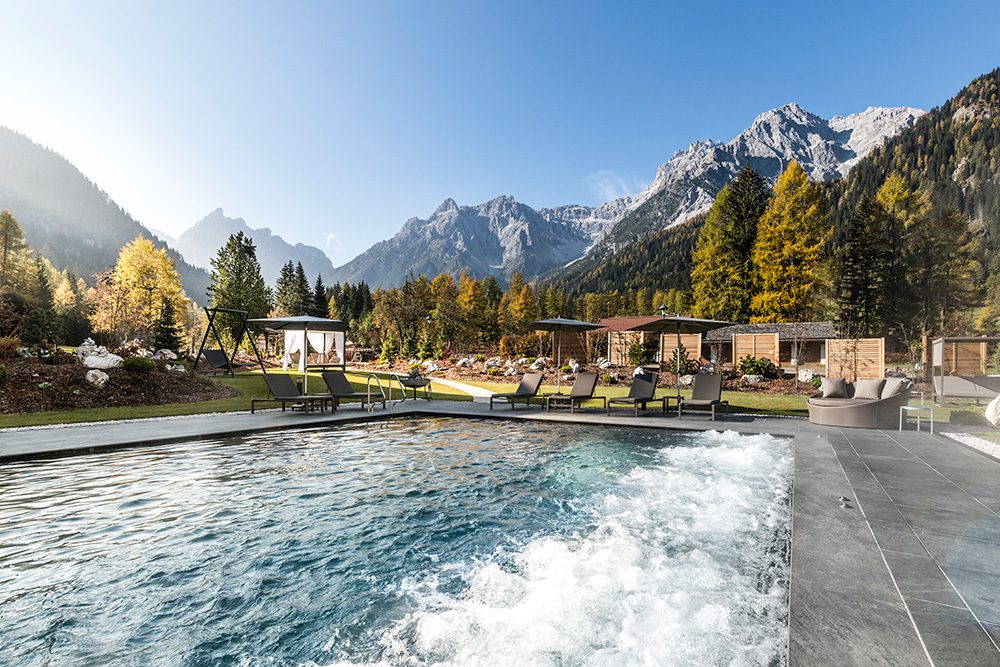 Poolanlage von Hofer Group im Bad Moos Dolomites Spa Resort Südtirol