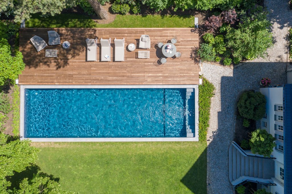 Piscina con terraza Rambow pool design