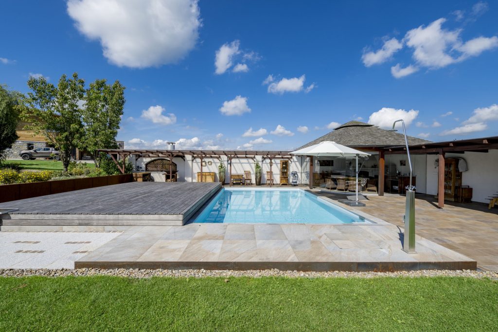 Schwimmbadüberdachung_Pooldeck_2_1_klein