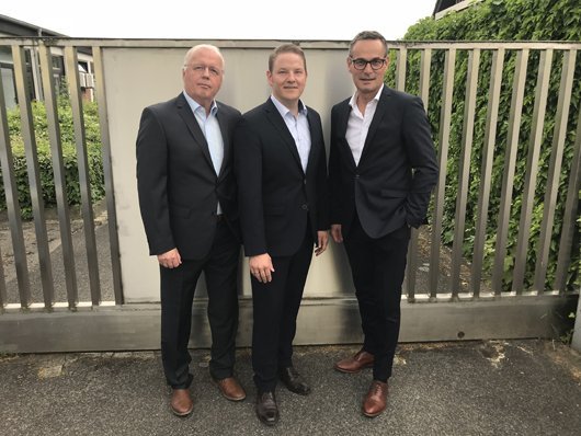 Das neue Dreigestirn von Ideal Eichenwald: Henning Jahnke (Bildmitte), bisher bei Pentair, unterstützt künftig Geschäftsführer Marc Hölter (rechts) und Vertriebsleiter Jürgen Treckmann (links). Foto: Ideal Eichenwald