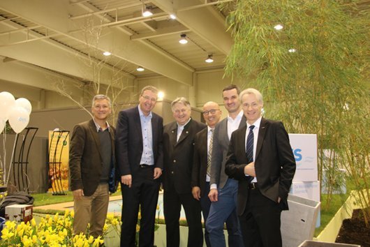 Gut gelaunte Gesichter freuen sich über einen gelungenen Messe-Saisonauftakt in Tulln. Von rechts: ÖVS-Geschäftsführer Jürgen Rathmanner, Messe-Leiter Thomas Diglas, ÖVS-Präsident Johann Poinstingl, Messe-Prokurist Franz Lasser, Messe-Geschäftsführer Wolfgang Strasser sowie S+S-Chefredakteur Peter Lang. Foto: Marijan Lazic