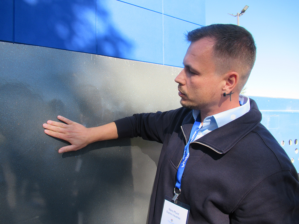 Mario Pfund, jetzt Operations Manager Europe von Leisure Pools, erklärte im letzten Jahr die Vorzüge von Faserverbundstoffen. 