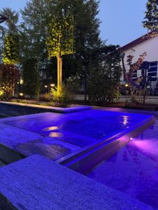 Behncke GmbH - Showgarten am Firmengebäude in Hohenbrunn