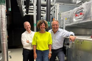 Claudia Schwier aus Minden ist seit über 20 Jahren ist sie in der Klima- und Lüftungsbranche aktiv und zu Gast im Swimmingpool Podcast von Markus Weber und Dietmar Rogg.