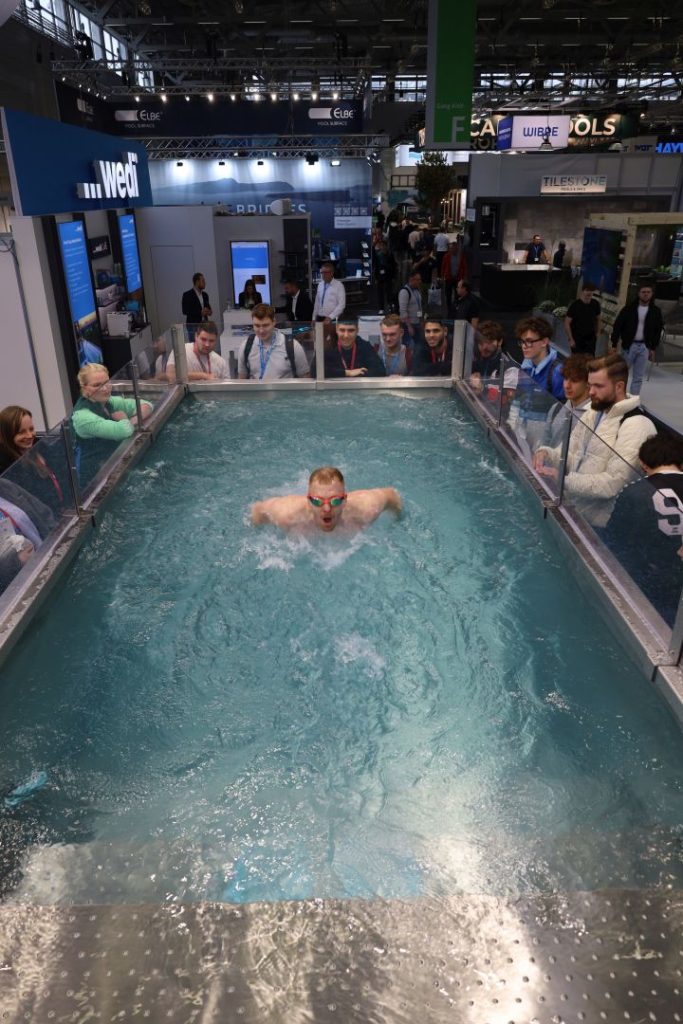 Binder Stand Gegenstromanlage im Test auf der Messe aquanale