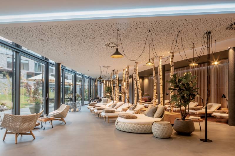 Wellnessbereich mit Liegen