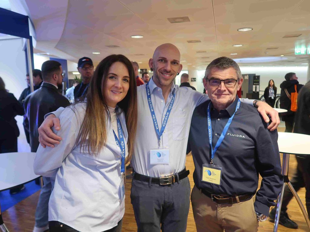 Eine Frau und zwei Männer bei der AS Infotagung in Basel.